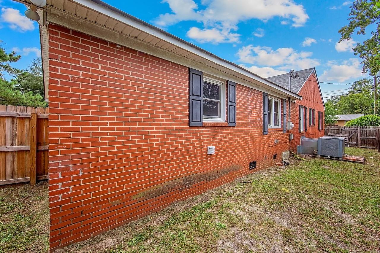 1203 Turnpike Rd - Photo 2 of 35