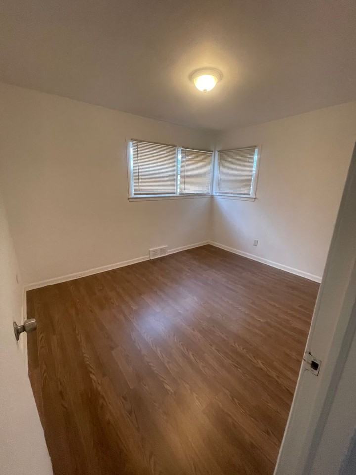 16600 Lamphere St - Photo 3 of 8