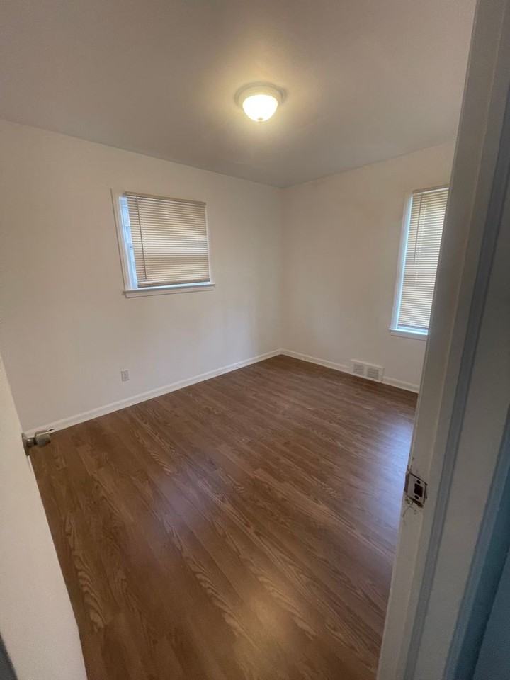 16600 Lamphere St - Photo 4 of 8