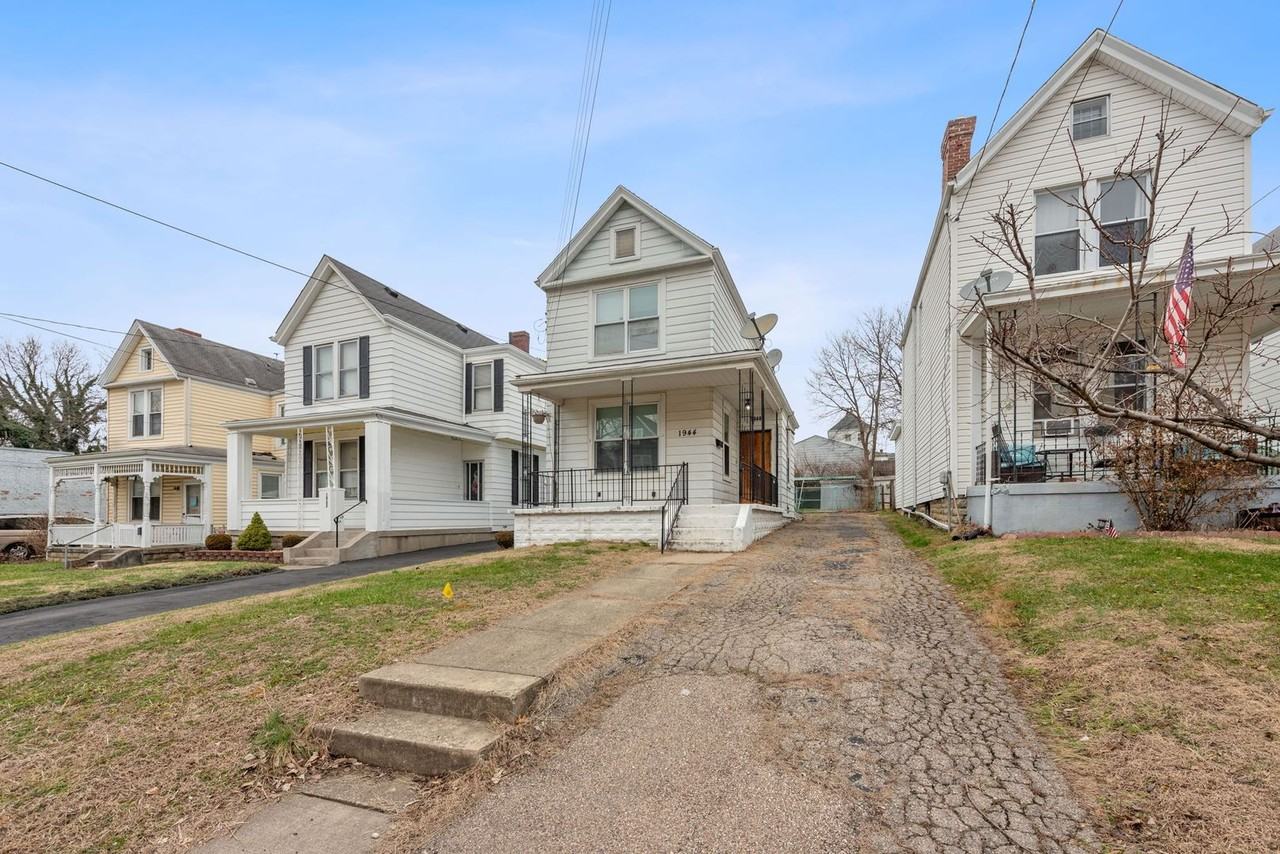 1944 Elm Ave - Photo 4 of 34