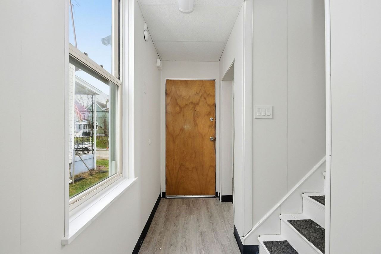 1944 Elm Ave - Photo 5 of 34