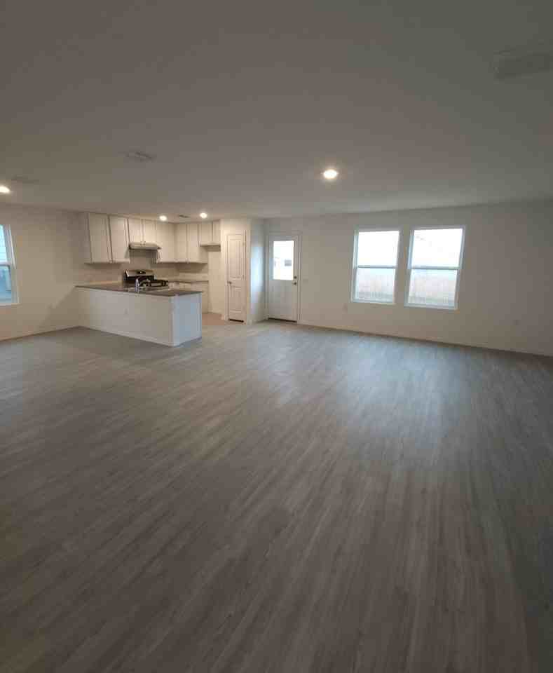 10018 Kersey Ml - Photo 5 of 32