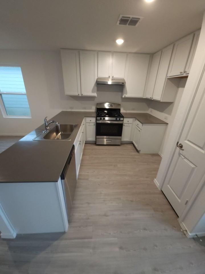 10018 Kersey Ml - Photo 7 of 32