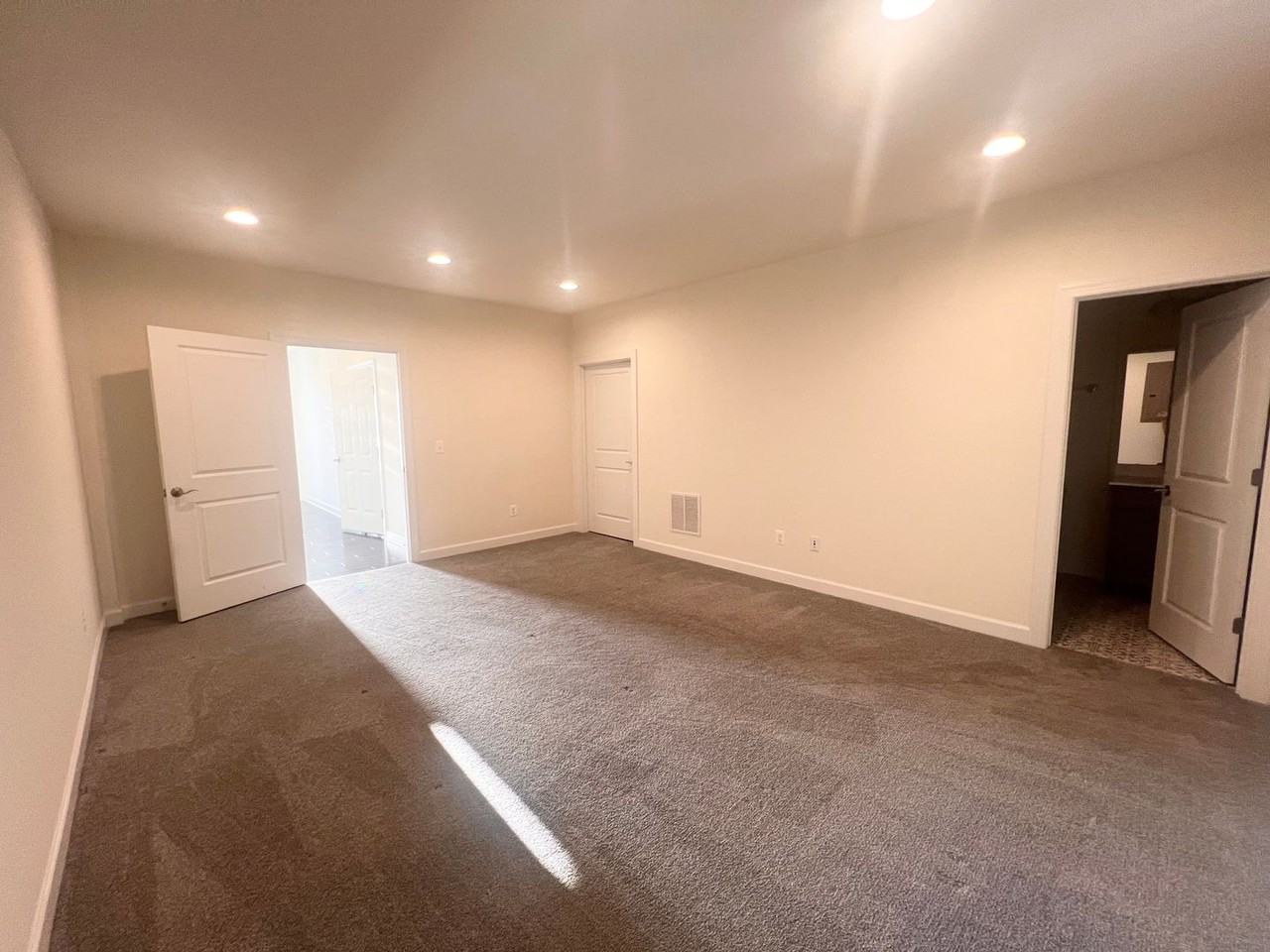 1674 Delphi Dr - Photo 5 of 30