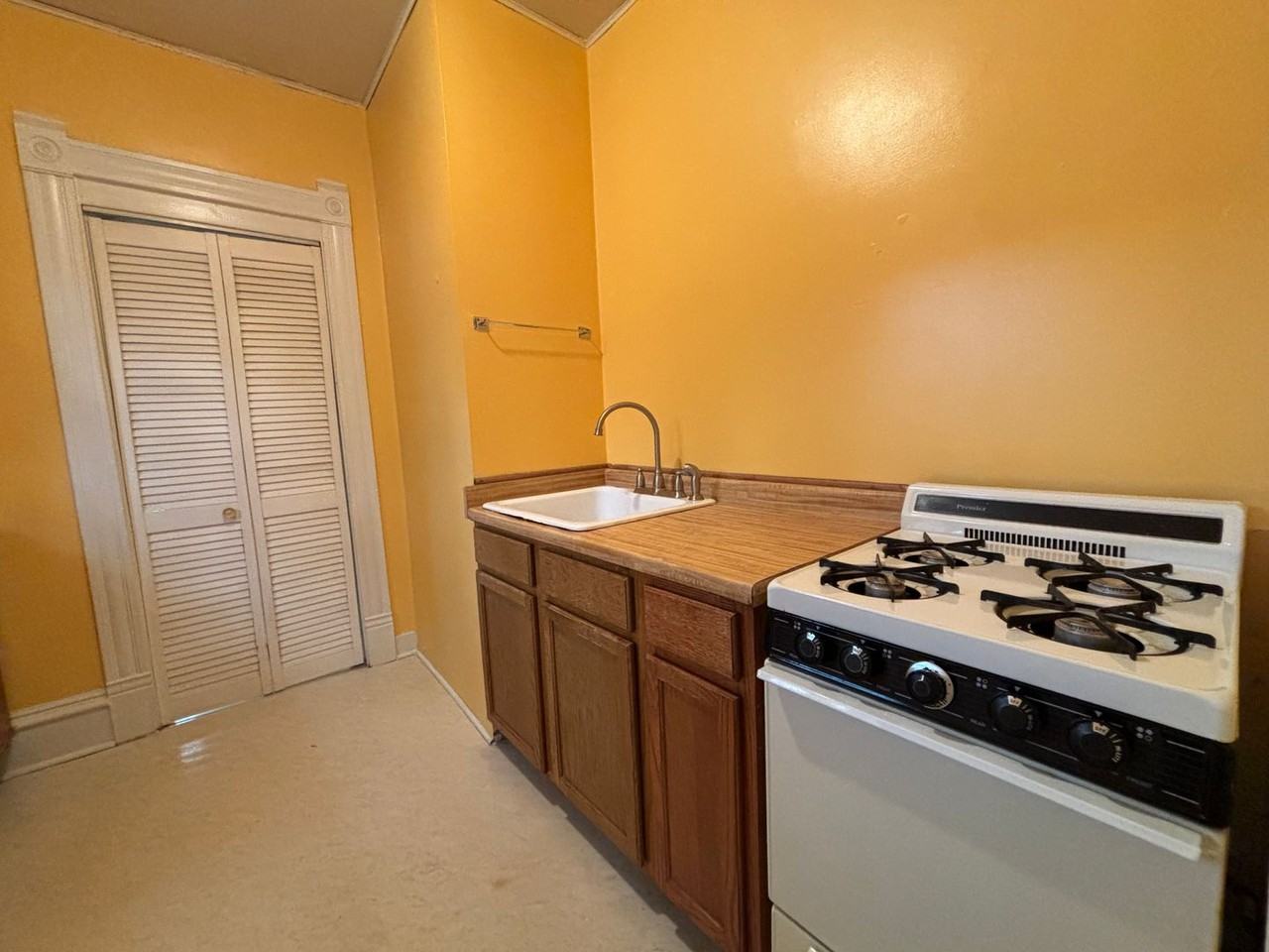 2652 Bryant Ave S - Photo 5 of 29