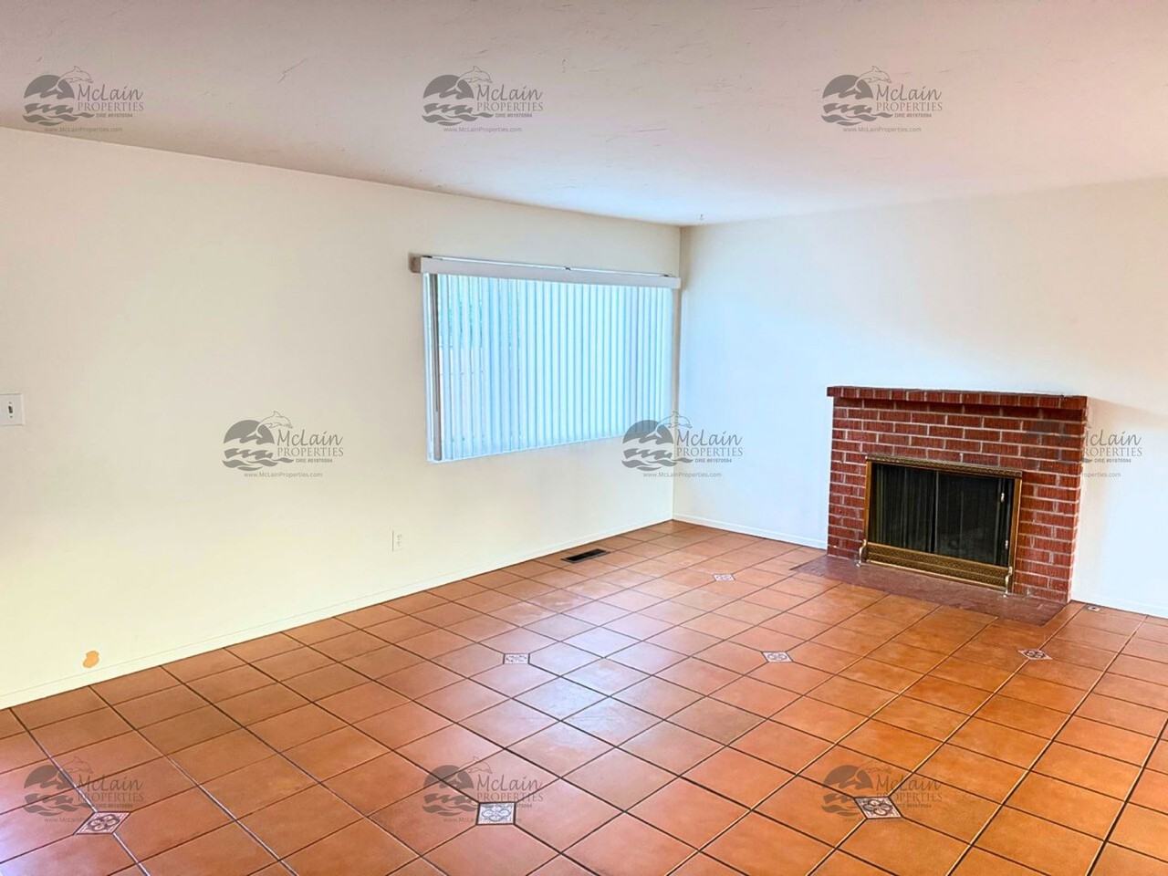 5454 Hewlett Dr - Photo 7 of 44