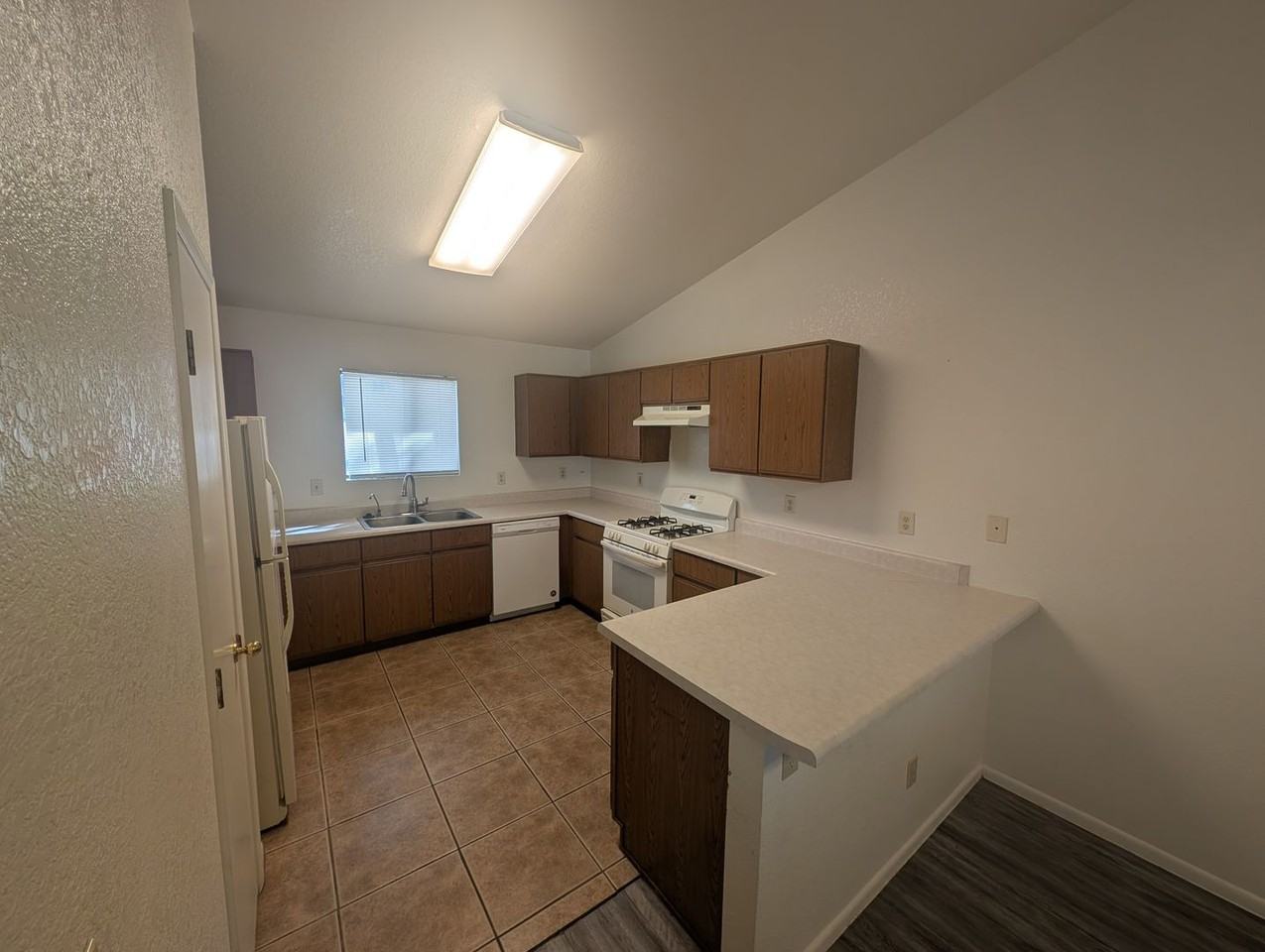 9483 E Ashford Dr - Photo 5 of 24