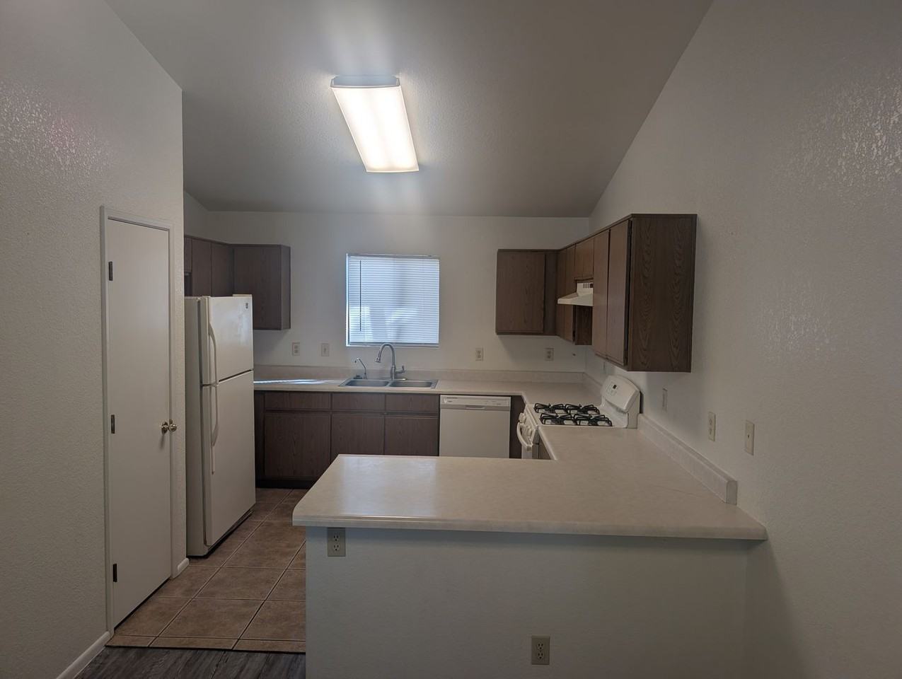 9483 E Ashford Dr - Photo 6 of 24