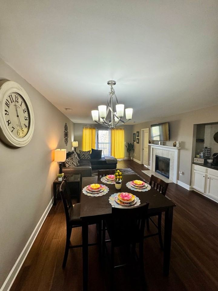 226 Edgewater Ln - Photo 2 of 16