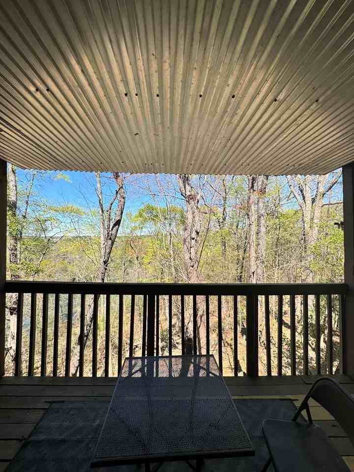 226 Edgewater Ln - Photo 4 of 16