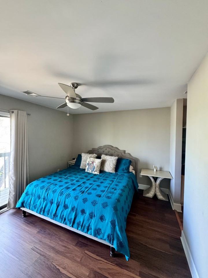 226 Edgewater Ln - Photo 5 of 16