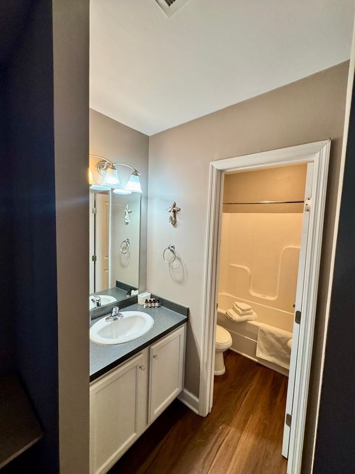 226 Edgewater Ln - Photo 7 of 16