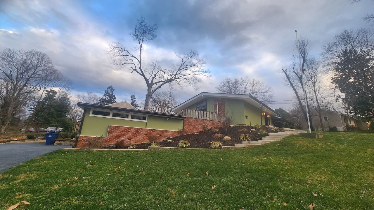 7609 Woodridge Cir - Photo 3 of 44