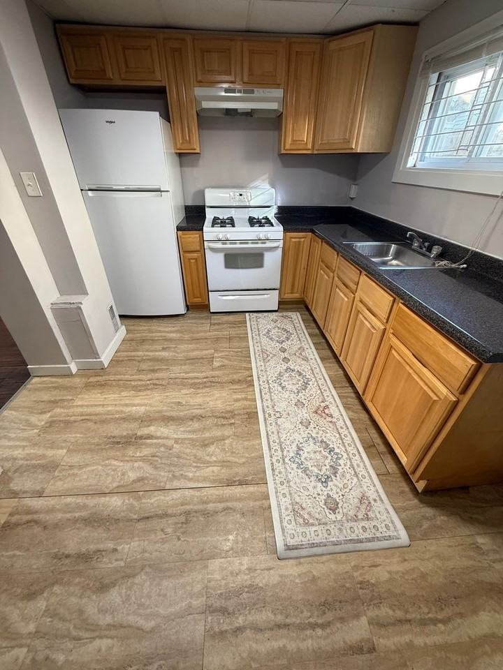 1839 Sigel St - Photo 2 of 10