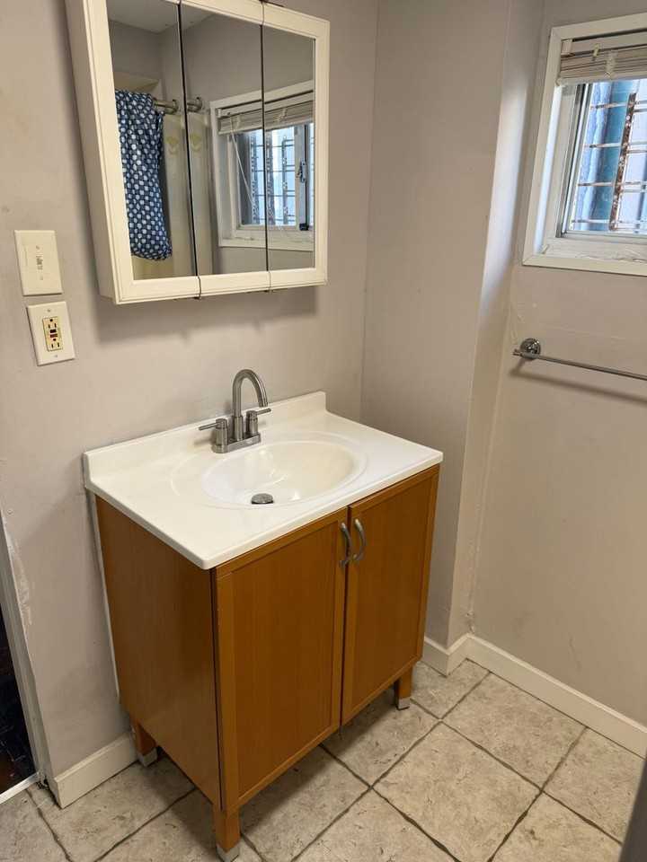 1839 Sigel St - Photo 6 of 10