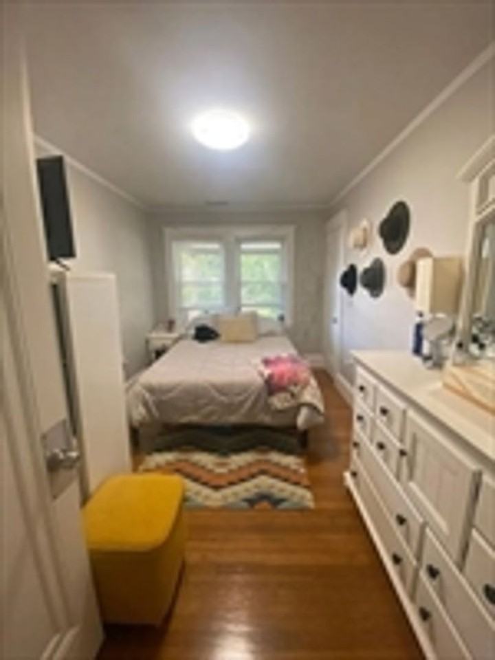 652 Washington St - Photo 3 of 6