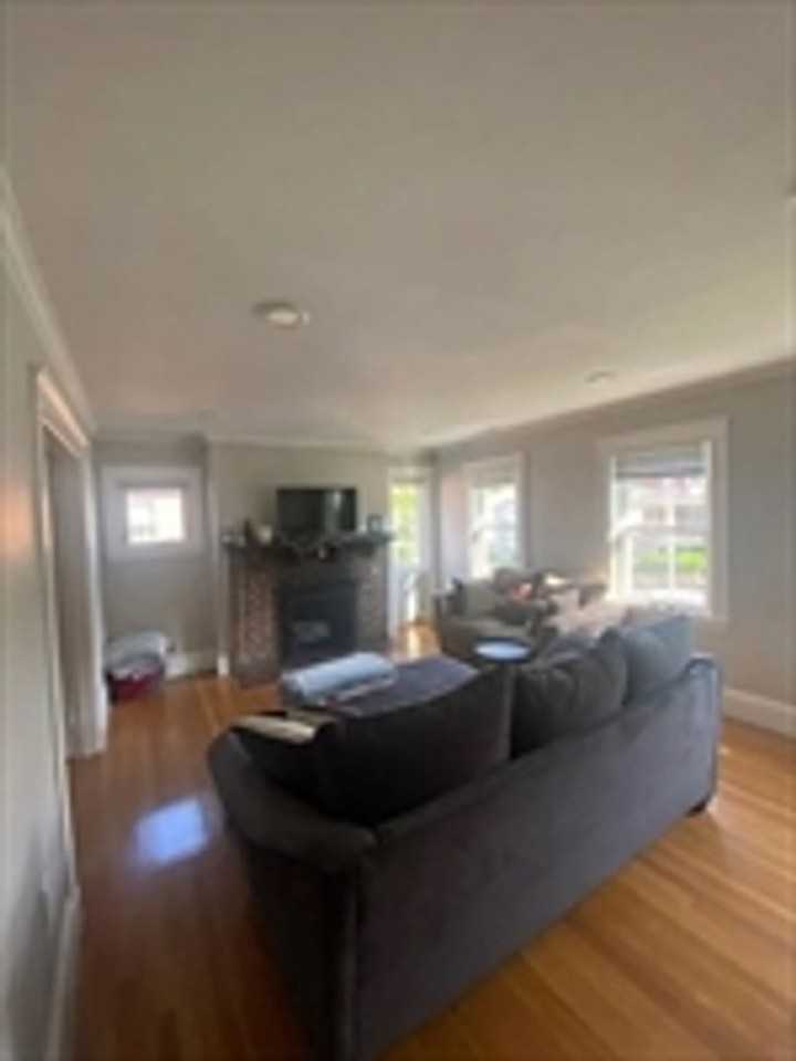 652 Washington St - Photo 6 of 6