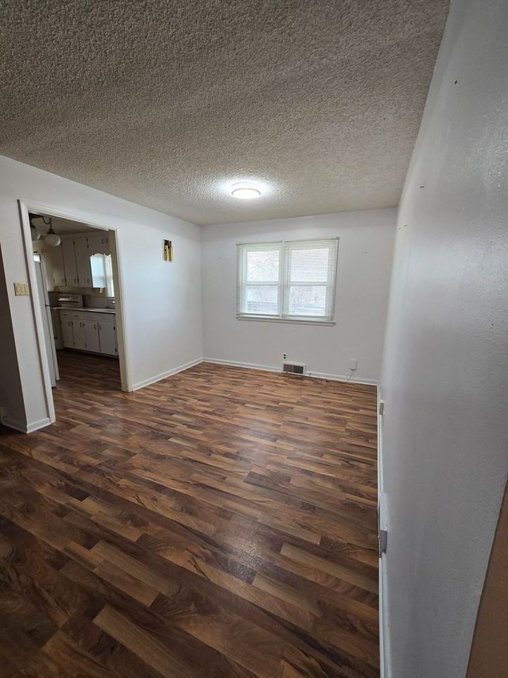 260 S Pennsylvania Ave - Photo 4 of 21