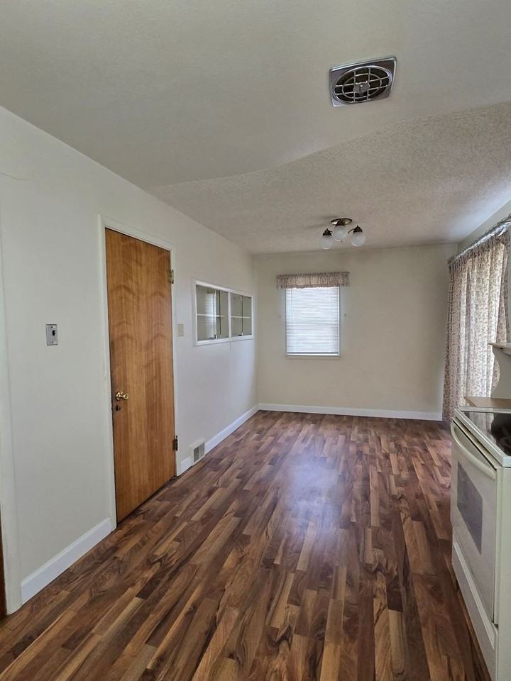 260 S Pennsylvania Ave - Photo 6 of 21