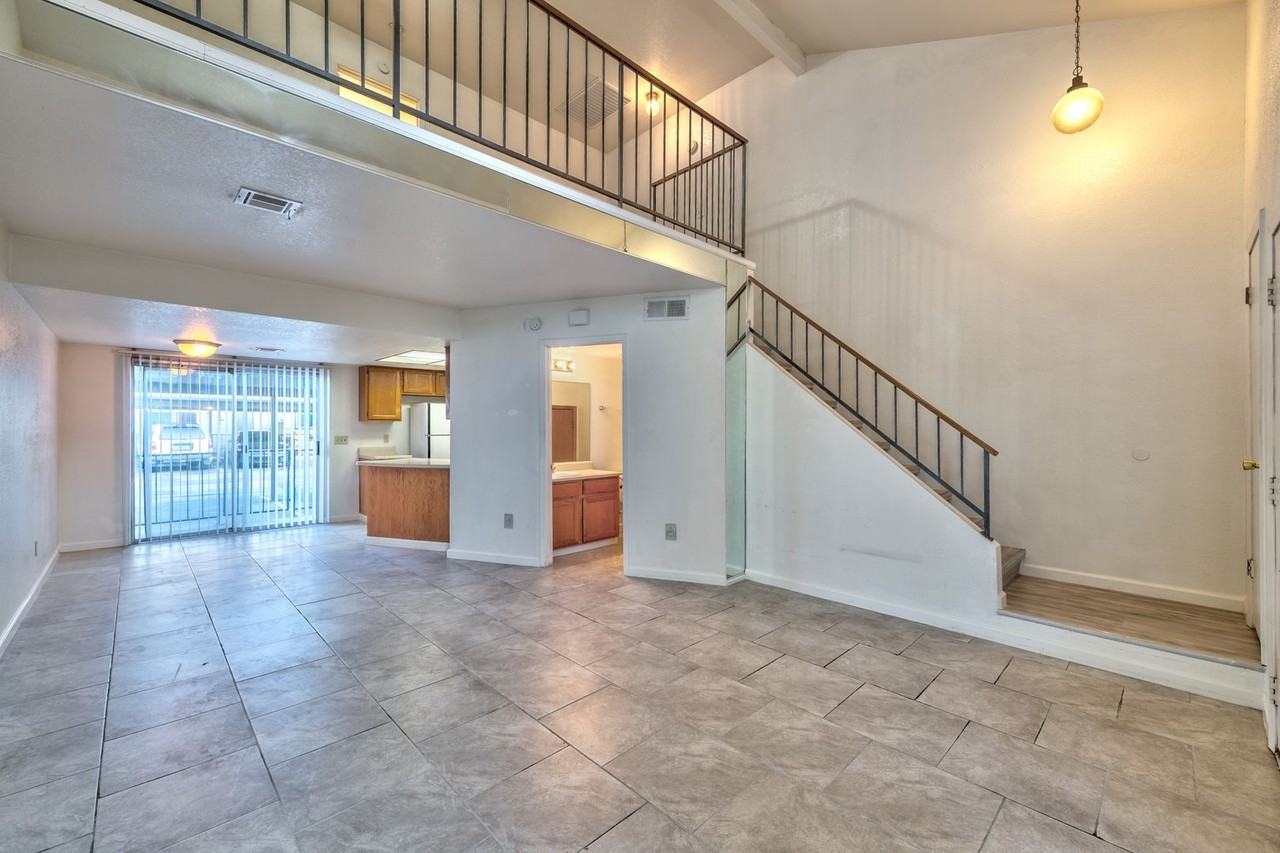 587 Sellers Pl - Photo 3 of 15