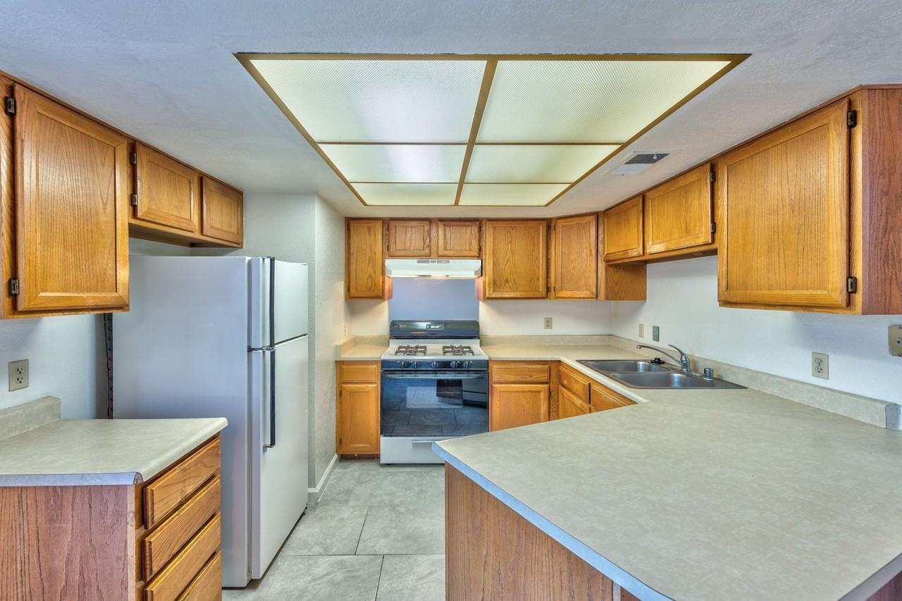 587 Sellers Pl - Photo 6 of 15