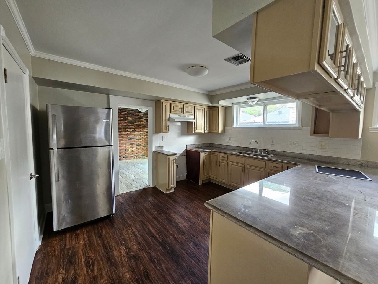 1933 Mandolin St - Photo 4 of 11