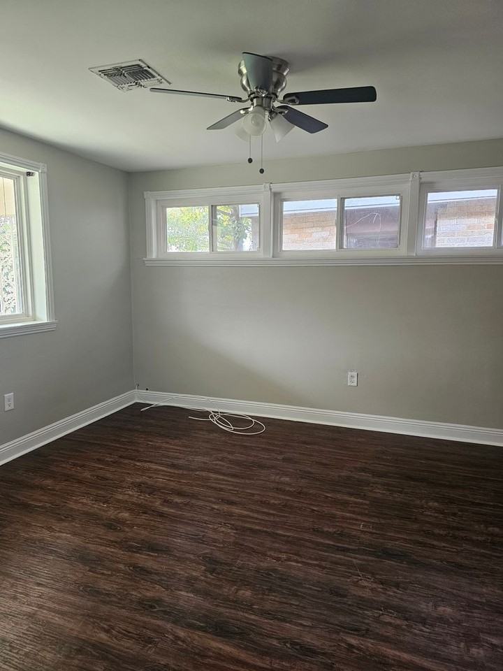 1933 Mandolin St - Photo 7 of 11