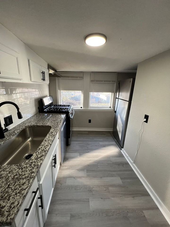 572 1/2 S Crescent Ave - Photo 6 of 13