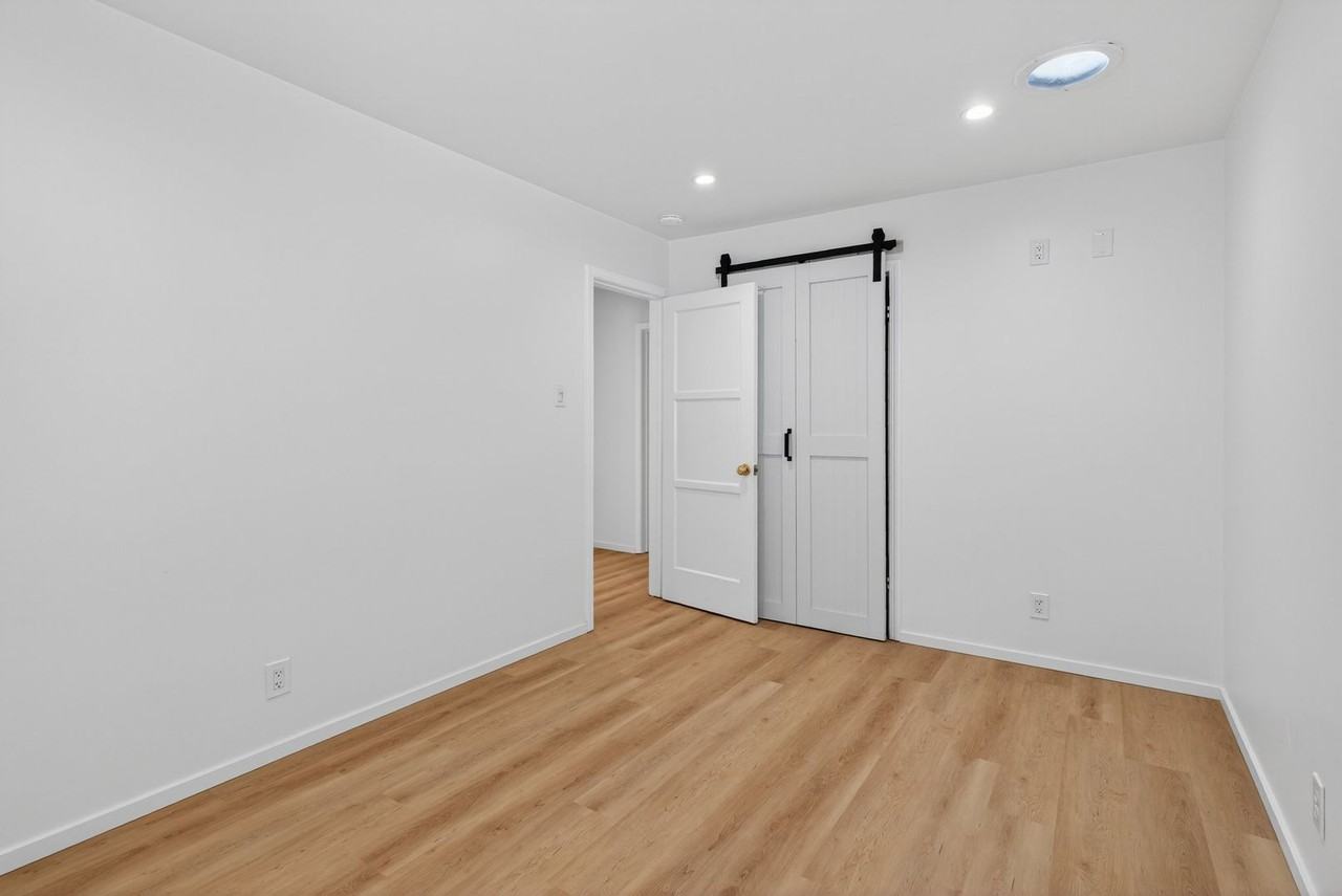 242 Claremont Ave - Photo 3 of 41