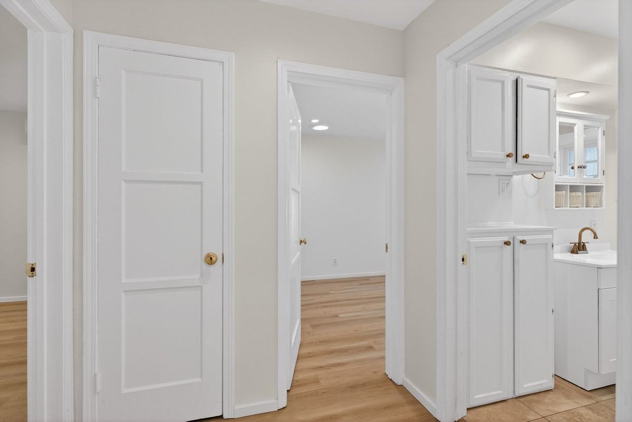 242 Claremont Ave - Photo 5 of 41