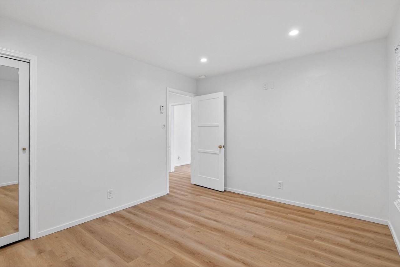 242 Claremont Ave - Photo 7 of 41