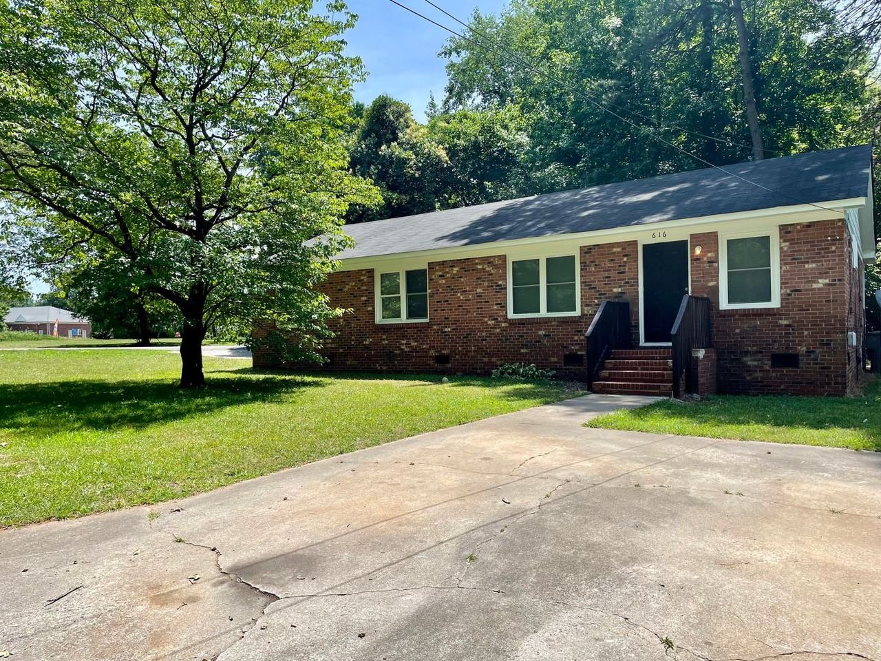 616 Ligustrum St - Photo 2 of 9