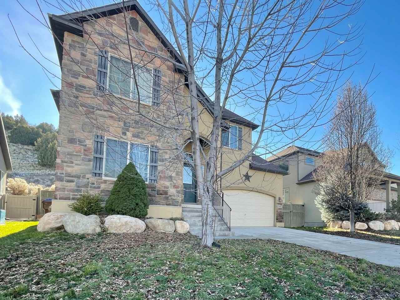 2896 E Lookout Dr - Photo 2 of 42