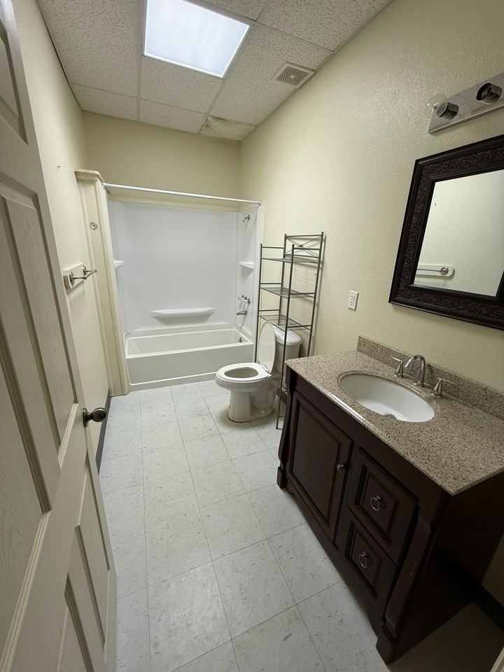 Broadway Lofts - Photo 5 of 6