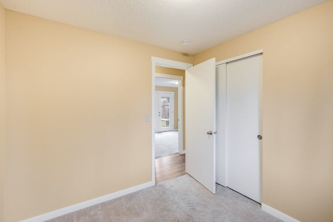 11592 Se 56th Ave - Photo 6 of 13