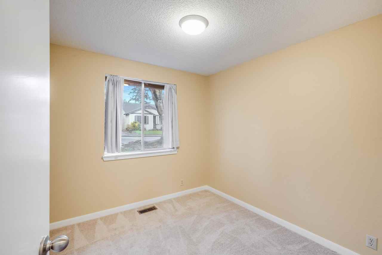 11592 Se 56th Ave - Photo 7 of 13