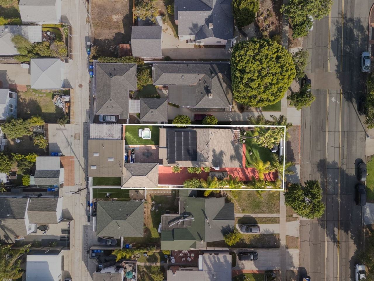 864 Loring St - Photo 4 of 32