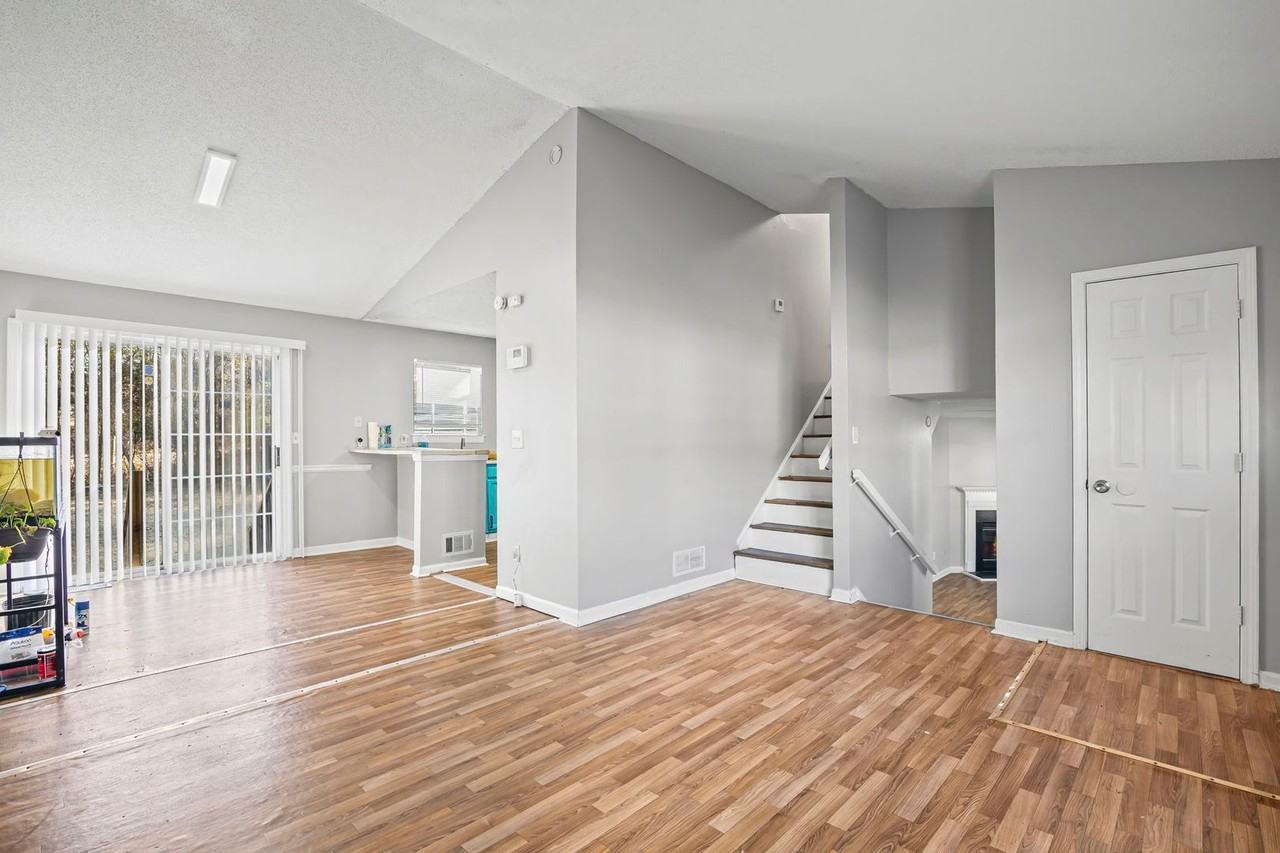 5626 Pine Gate Dr - Photo 4 of 33