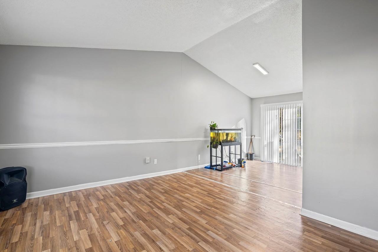 5626 Pine Gate Dr - Photo 5 of 33