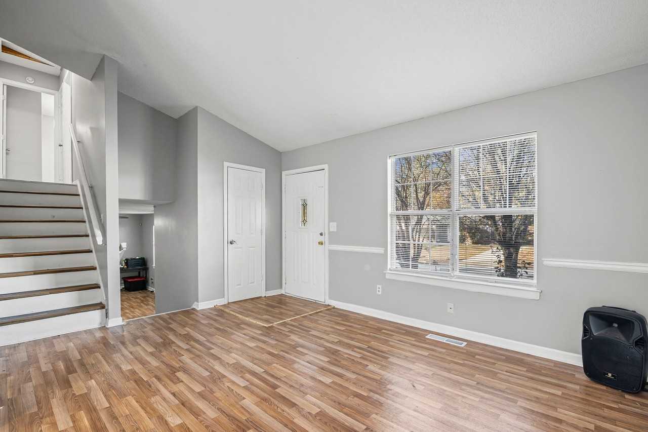 5626 Pine Gate Dr - Photo 6 of 33