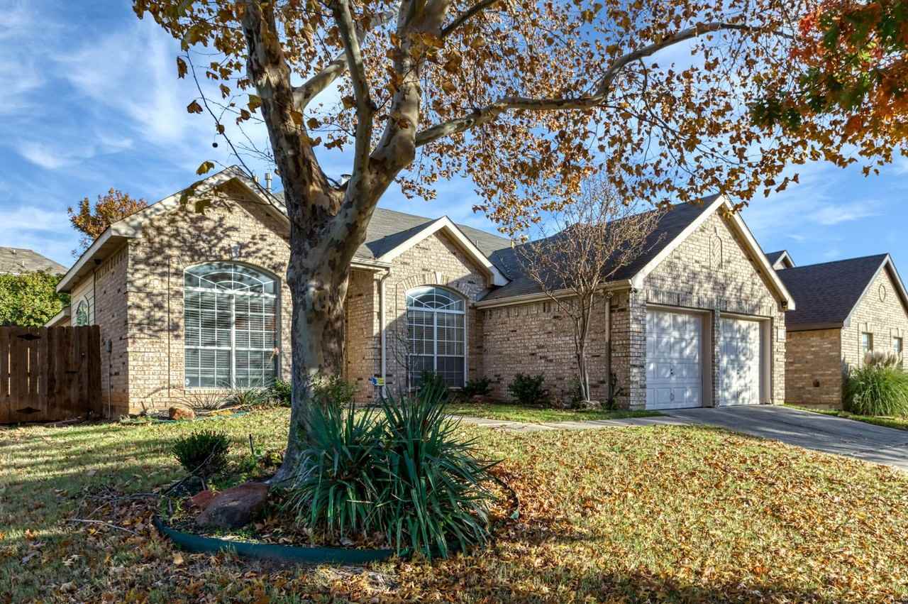 5541 Dunn Hill Dr - Photo 2 of 38