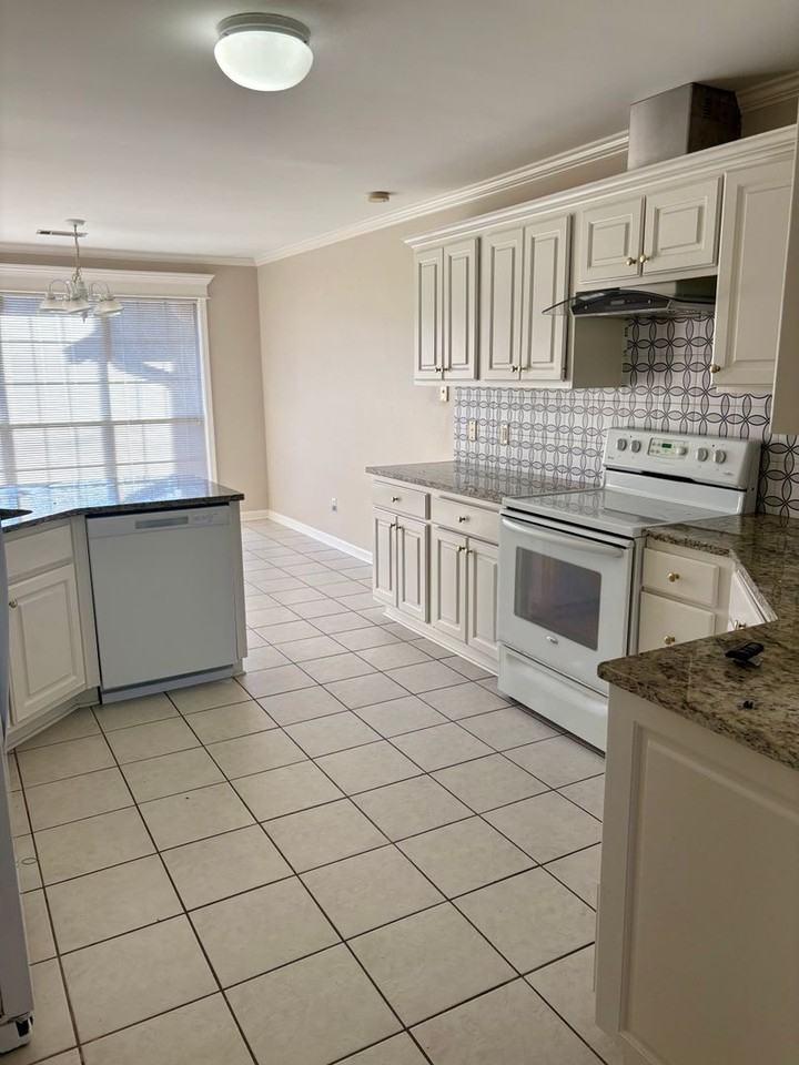 12711 Misty Creek Dr - Photo 5 of 13