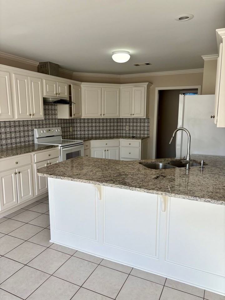 12711 Misty Creek Dr - Photo 7 of 13