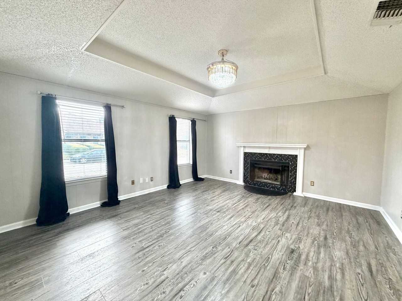 923 Wayne Ave - Photo 3 of 12