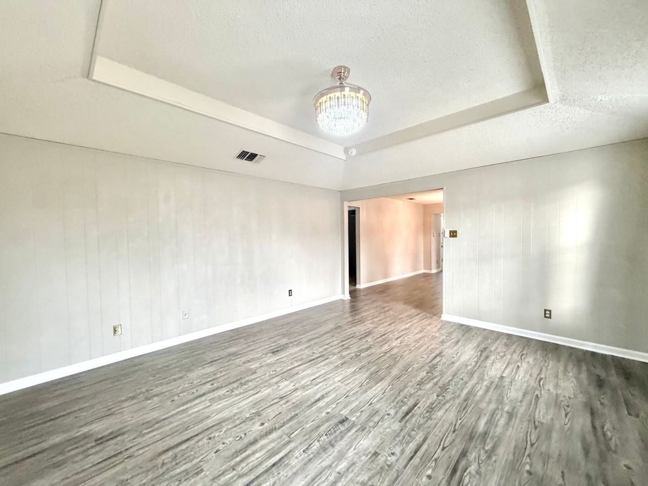 923 Wayne Ave - Photo 4 of 12