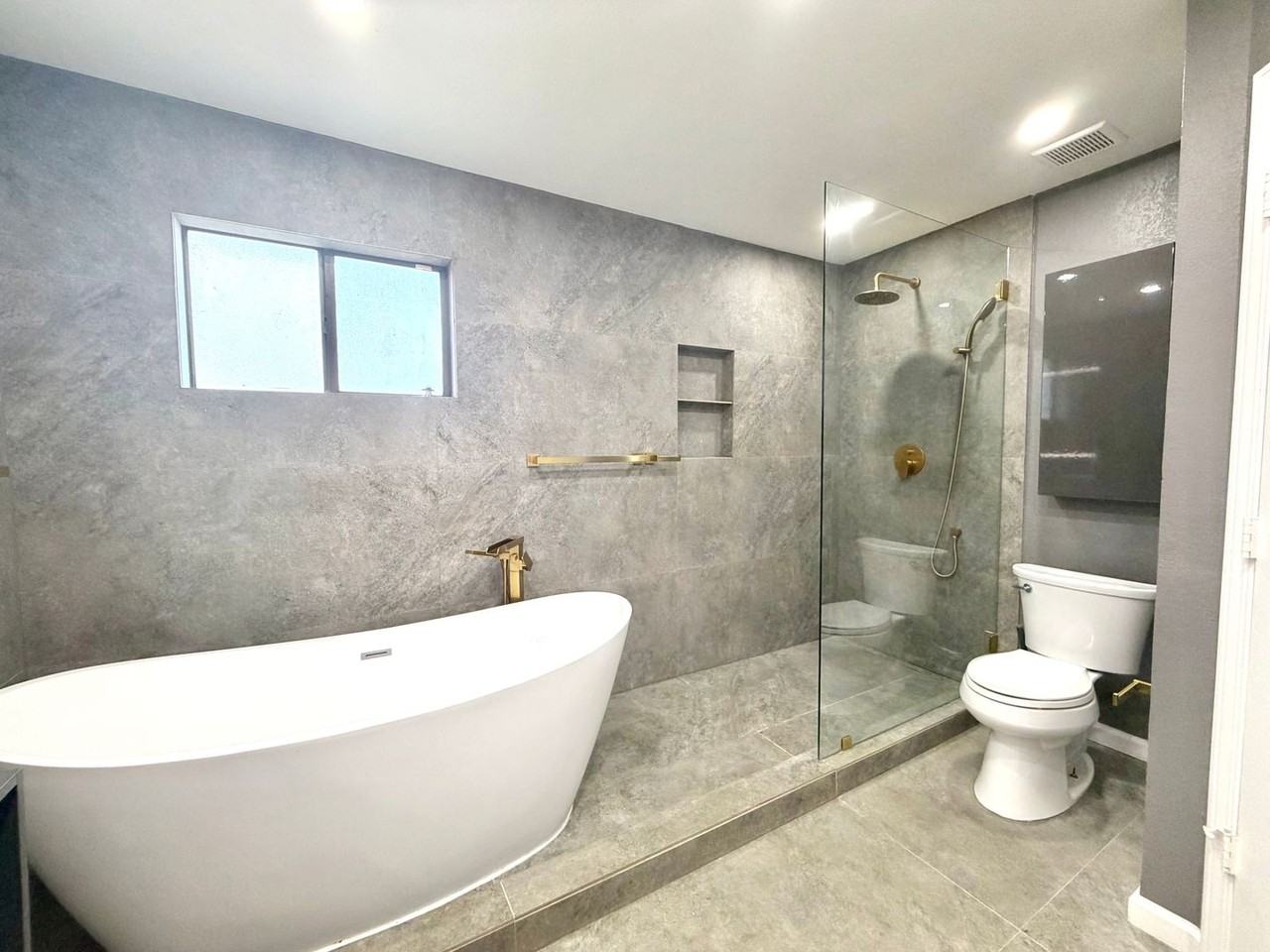 923 Wayne Ave - Photo 3 of 11