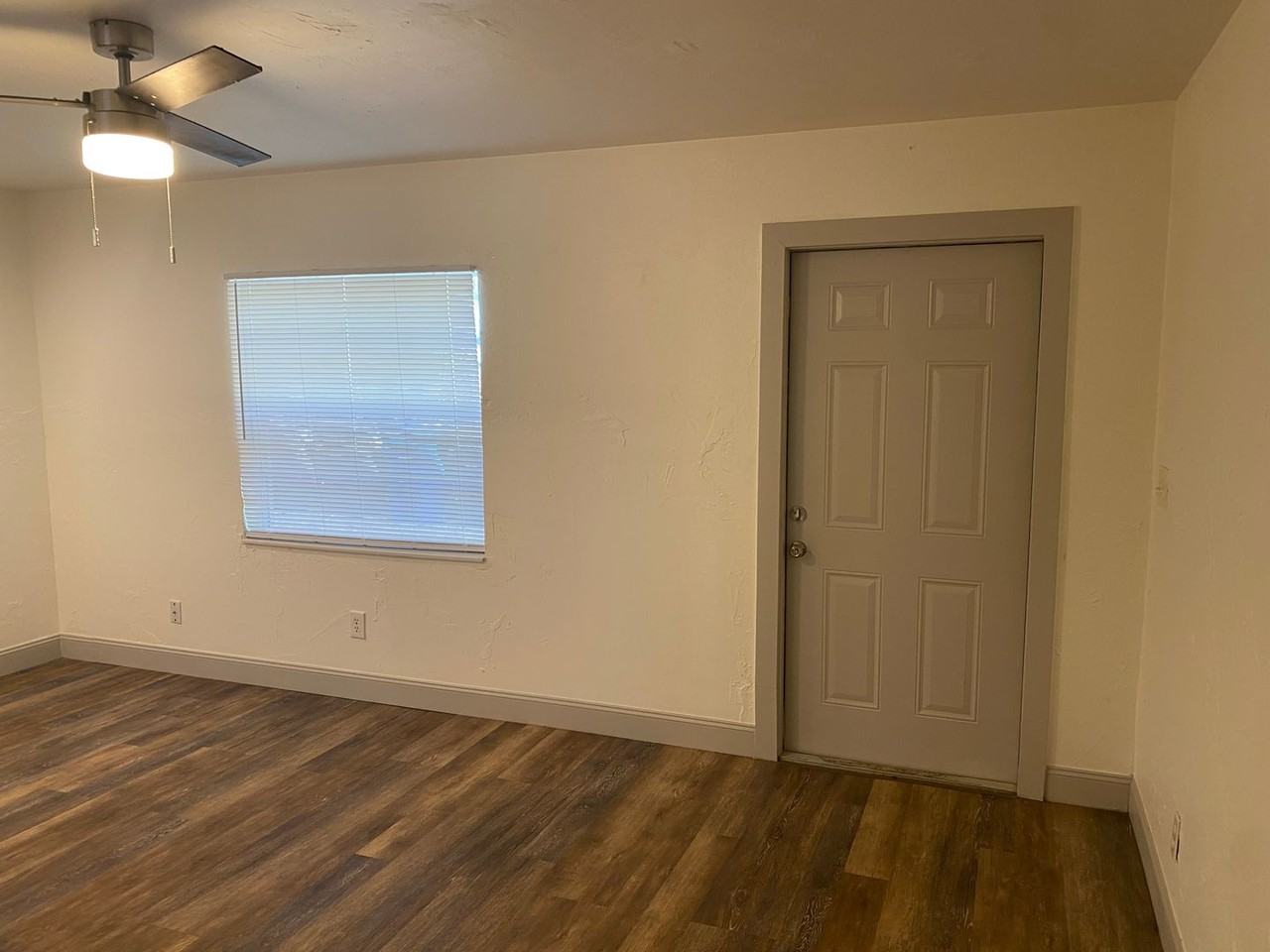 3160 E Riverside Dr - Photo 3 of 14