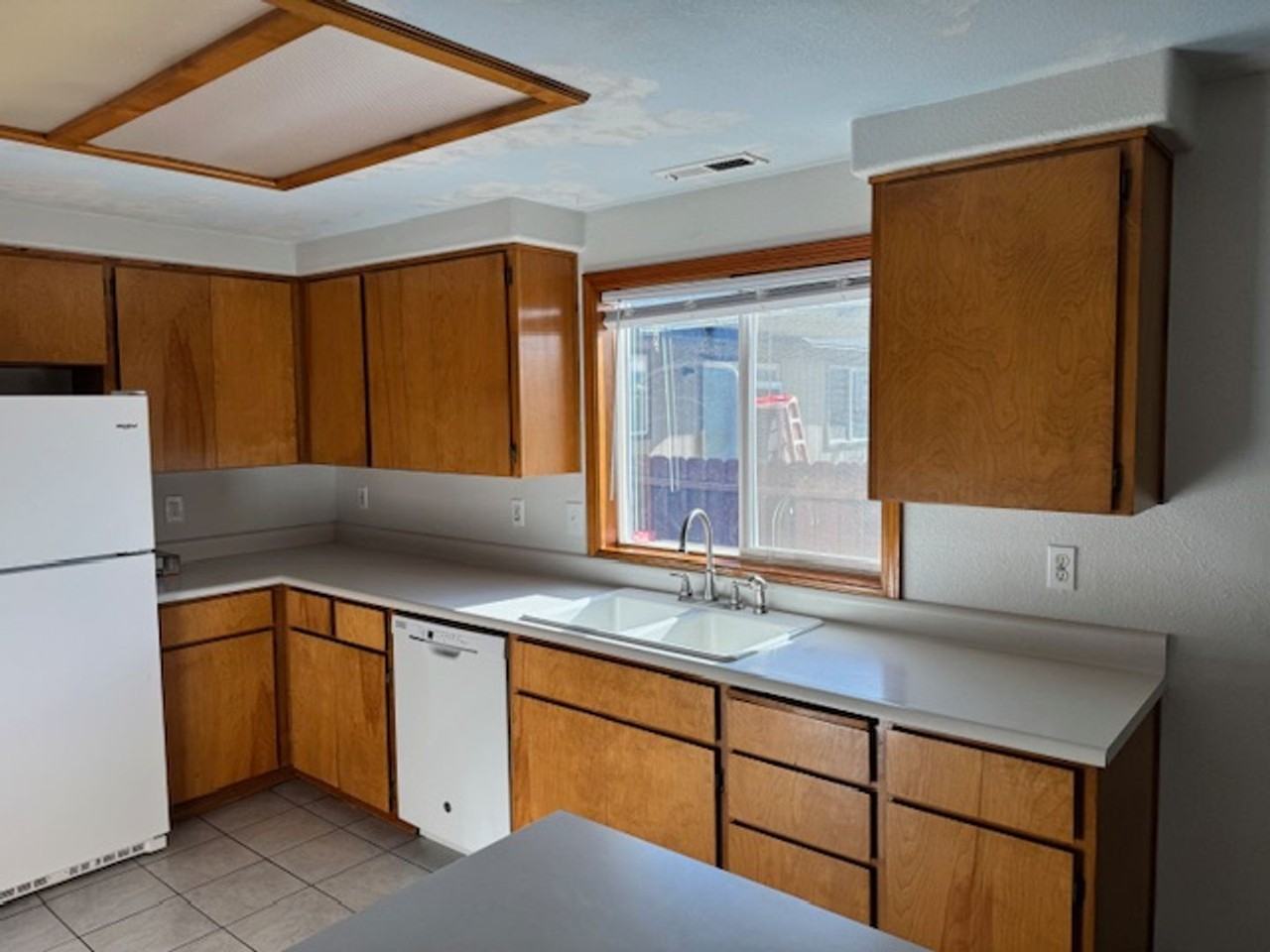 2559 Gould Ave - Photo 2 of 23