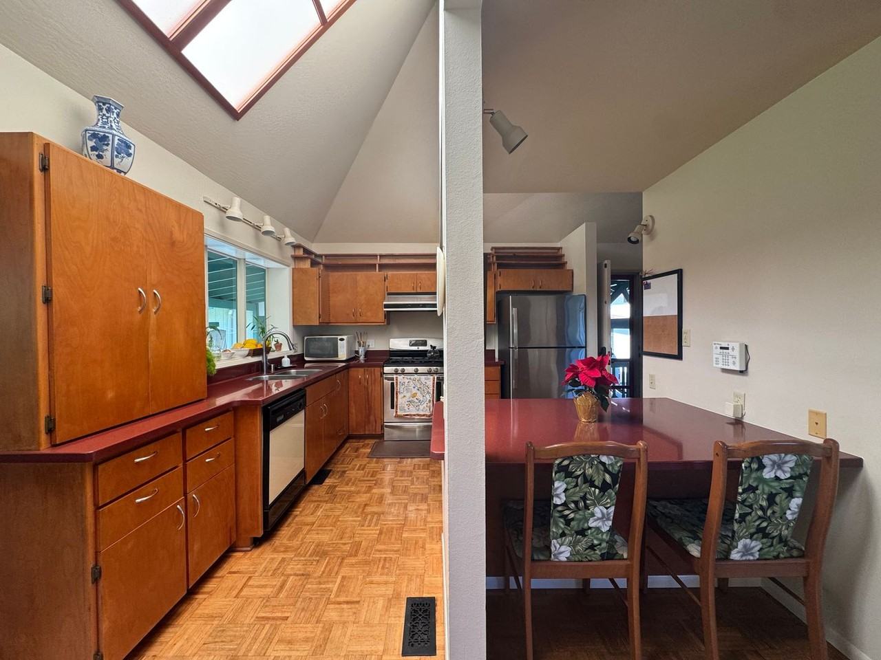 230 Kapualani St - Photo 2 of 23