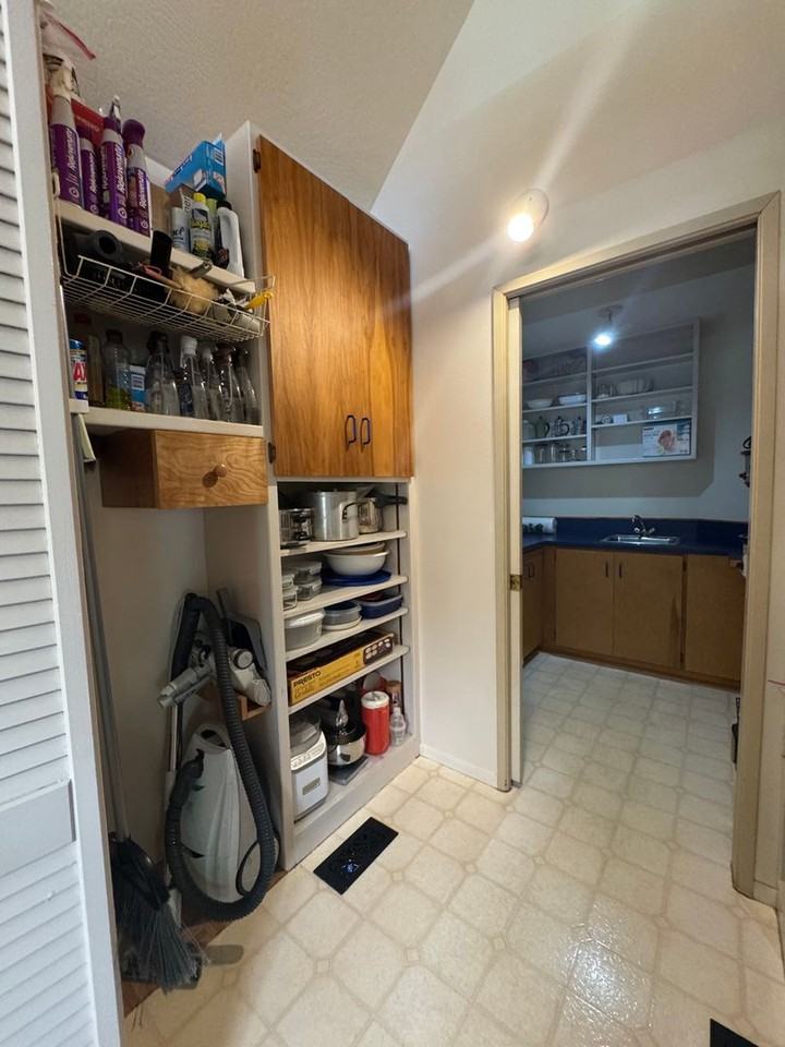 230 Kapualani St - Photo 4 of 23